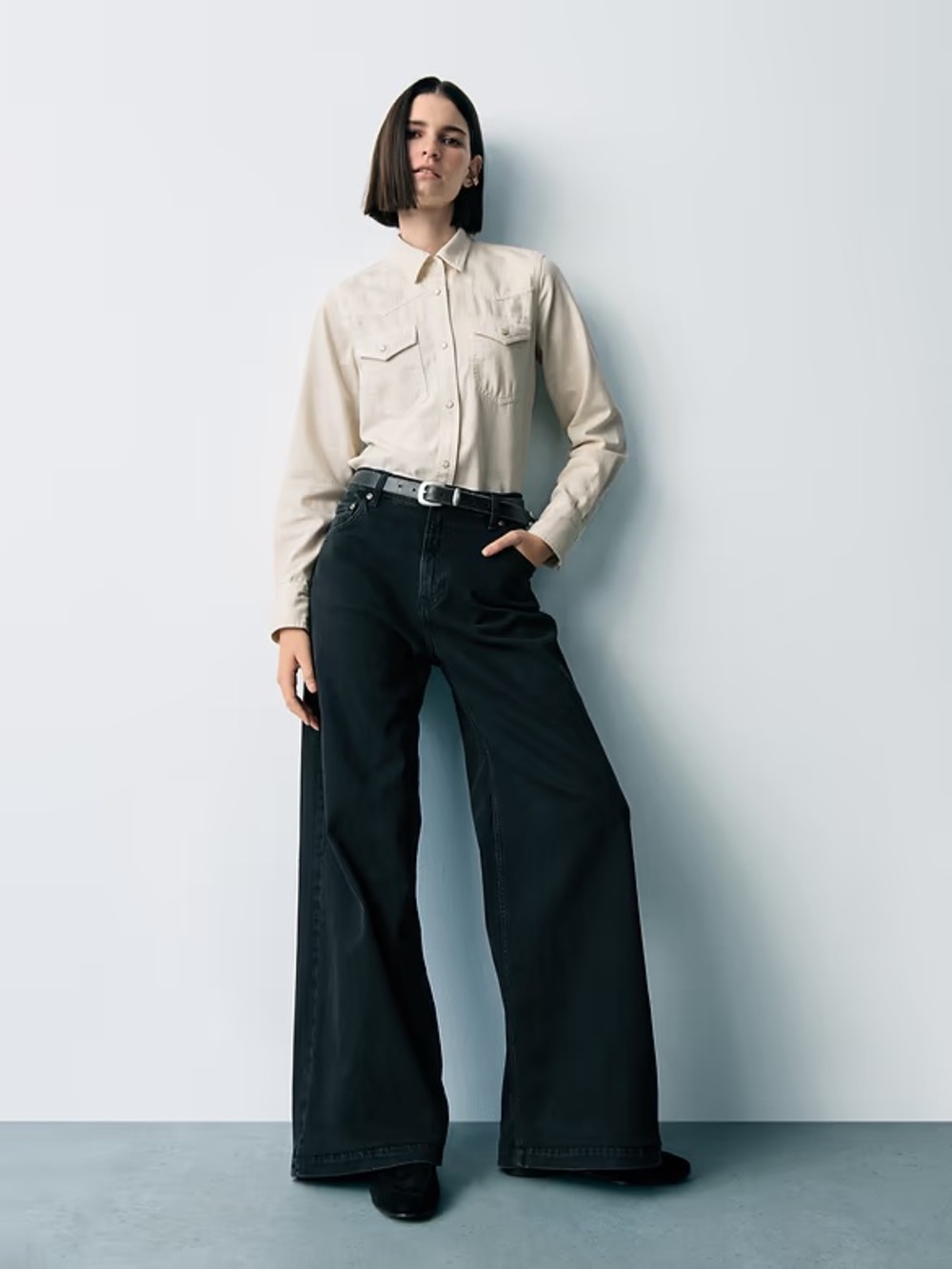 GAP High Rise Stride Stretch Jeans in Charcoal Black